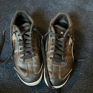 Puma Roma black leather 4 big kids